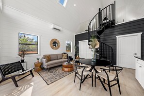 Interior - BIA Treehouse Fredericksburg (Fredericksburg)