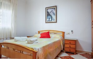 2 bedrooms, bed sheets