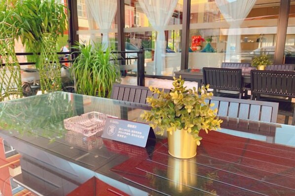 Tempat makan outdoor