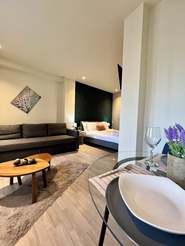 Smart TV - Athenian Retreat Penthouses (Athens)