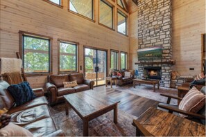 Smart TV, fireplace, video games, table football - Indoor Swim Pool, Movie Theater, Big Game Room, Play-Set, SBM (Broken Bow)