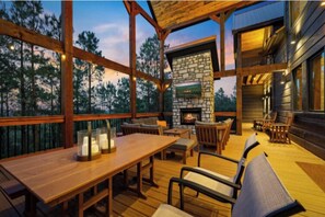 Outdoor dining - Indoor Swim Pool, Movie Theater, Big Game Room, Play-Set, SBM (Broken Bow)