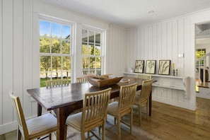 Dining - Huge Farmhouse Surrounded by Mountains (Valle Crucis)