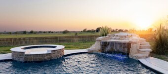 5BR Retreat • Hot Tub • Game Room • Pet Friendly