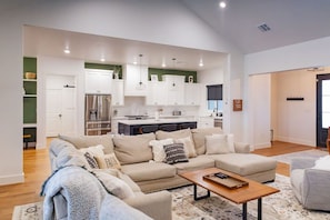 Smart TV, fireplace, stereo, offices