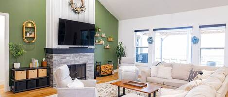 Smart TV, fireplace, stereo, offices