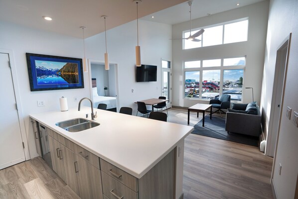 Living area - Chugach Naswik Suites (Valdez)