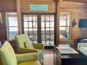 Deluxe-Bungalow, 1 Schlafzimmer, Küche, Seeblick | Wohnbereich