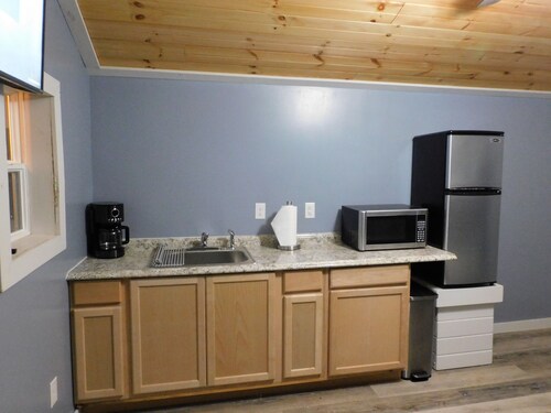 Cozy house boat in delightful New Tazewell with AC, WiFi #2
