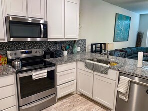 Refrigerador, microondas, horno, placa de cocina