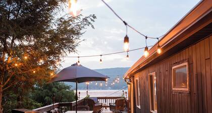 Charming 3-BR house: Lake Views, Firepit, Ping Pong, & Kayaks in Greenwood Lake