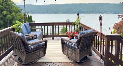 Charming 3-BR house: Lake Views, Firepit, Ping Pong, & Kayaks in Greenwood Lake