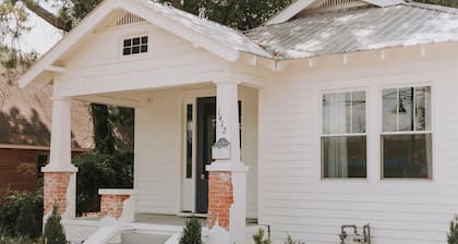 The Vincent B - the perfect Ocean Springs location by restaurants & shopping!