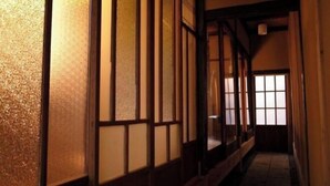 A traditional Japanese interior with sliding doors and a wooden floor. - Higashi Matsuyacho West (Kyoto)