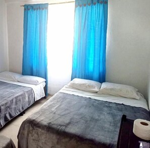 Quarto triplo família, várias camas, para não fumantes, vista para a montanha | 1 quarto, Wi-Fi de cortesia