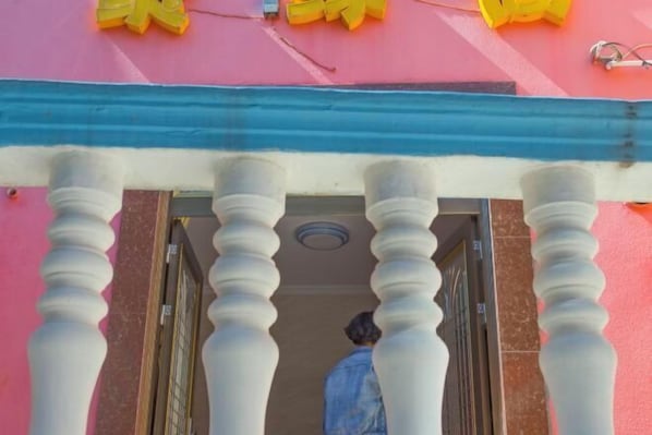 Exterior detail - Shengsi medlar island juyuange fisherman's hostel (Shengsi)