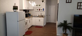 Charming Caribbean 1-bedroom roomy Apartment in amazing Downtown Sanford