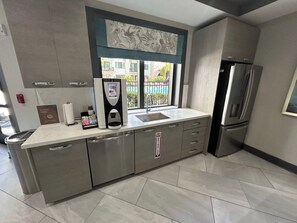 Private kitchen - Luxury Living with Resort-Style Amenities (Boynton Beach)