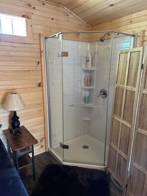 Shower, towels, soap, shampoo - Secluded Cabin On the Salmon River Peninsula With AC and Heat in Westville NY (Constable)