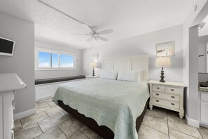 1 bedroom, desk, iron/ironing board, free WiFi - Oceanfront, Family Friendly Resort at Summit 1105 (Panama City)