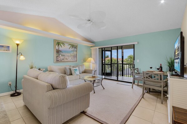 TV - Waterfront Living, Stunning Sunsets, Community Pool - Condo Amber Sunset - Roelens (Cape Coral)