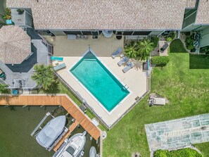 A heated pool - Waterfront Living, Stunning Sunsets, Community Pool - Condo Amber Sunset - Roelens (Cape Coral)