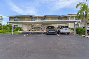 Property grounds - Waterfront Living, Stunning Sunsets, Community Pool - Condo Amber Sunset - Roelens (Cape Coral)
