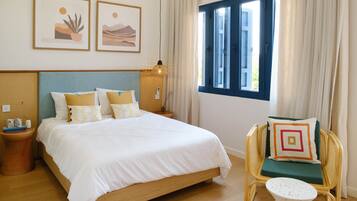 5 bedrooms, blackout curtains, iron/ironing board, free WiFi