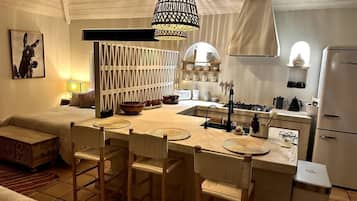 Réfrigérateur, four, plaque de cuisson, lave-vaisselle