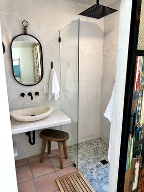Shower, hair dryer, towels, soap - Ojai Serenity Retreat | Tranquil Valley Escape (Ojai)