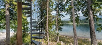 Private access to Swan Lake, hot tub, dock