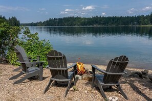 Property grounds - Private access to Swan Lake, hot tub, dock (Bigfork)