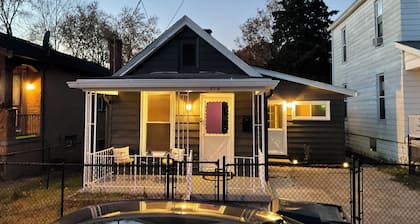 Charming 3-bedroom house with AC and WiFi in welcoming Covington.