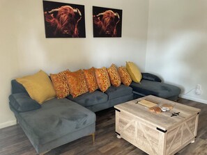 Smart-TV, Kamin, Bücher