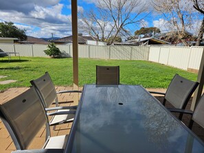 屋外ダイニングエリア