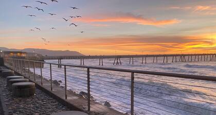 Modern Coastal 2B1B • Remodeled • Walk to Pier • Backyard • Free Parking