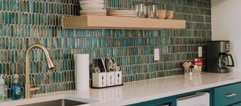 On Government St! Walk to restaurants, bars & shopping! The Vincent C