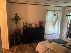 3 bedrooms, WiFi, bed sheets - Resort with Maggie Lake & Hood Canal access: 2 bed, 3 bath and separate cabin. (Tahuya)