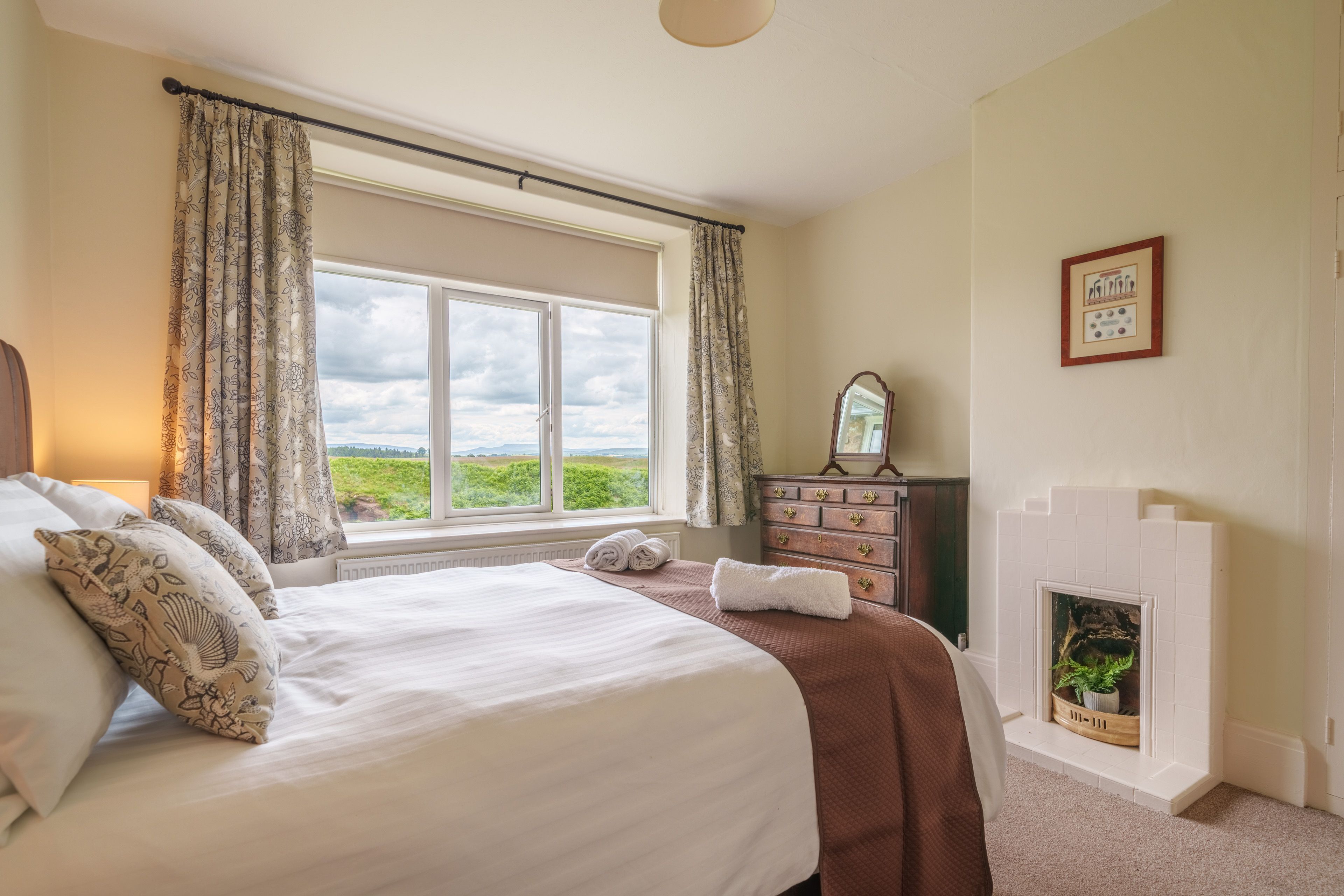 4 bedrooms, iron/ironing board, travel cot, WiFi
