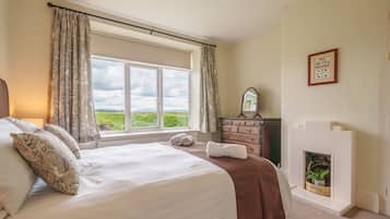4 bedrooms, iron/ironing board, travel cot, WiFi