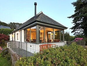Exterior - Pembroke Cottage -  A short stroll from Cartmel Village (Cartmel)