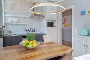 冷蔵庫、電子レンジ、コンロ、食器洗い機