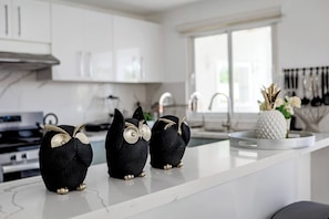 Villa, 4 Bedrooms, Private Pool, Garden View | Private kitchen