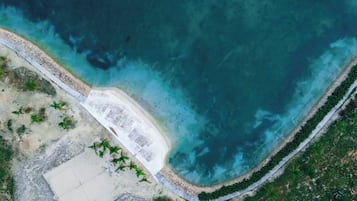 Vila, 4 quartos, piscina particular, vista para o jardim | Praia