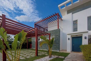 Villa, 4 Schlafzimmer, eigener Pool, Gartenblick | Außenbereich
