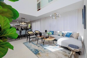 Villa, 4 Bedrooms, Private Pool, Garden View | Living area
