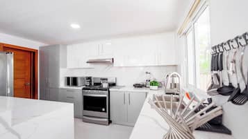 Villa, 4 Bedrooms, Private Pool, Garden View | Private kitchen