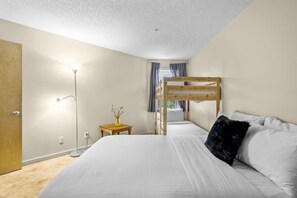 2 bedrooms, desk, iron/ironing board, WiFi