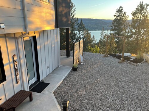 Naramata Sunset Oasis : Couples romantic getaway. 
