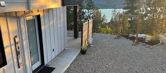 Naramata Sunset Oasis : Couples romantic getaway. 
